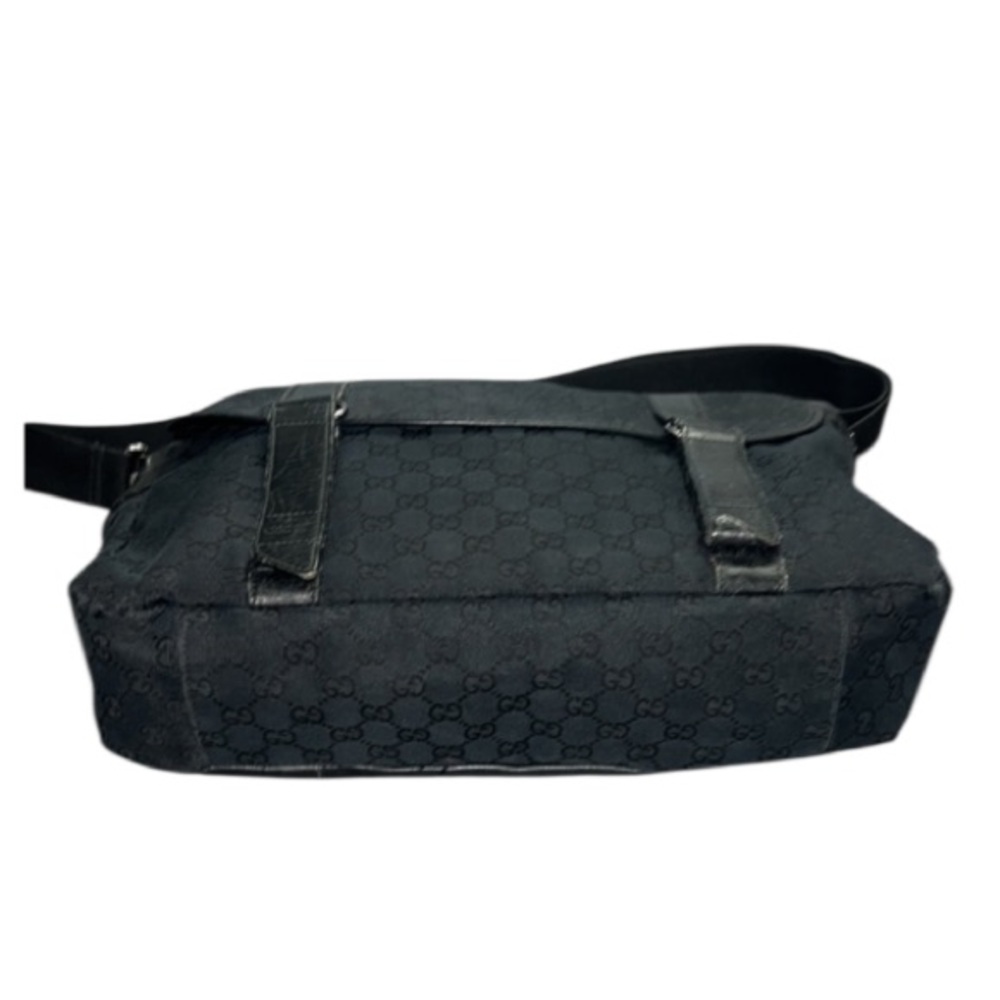 Authentic Gucci luxury designer GG signature canvas & leather messenger bag - Picture 8 of 15